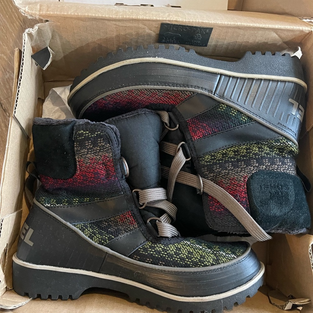 Sorel boots - Picture 2 of 2